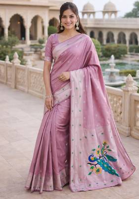 Light pink silk blend saree with unstitched blouse piece 2