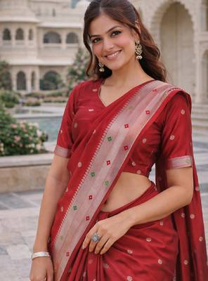 Red silk blend saree with unstitched blouse piece 1
