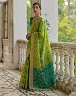 Green soft raw silk zari woven saree with blouse 2