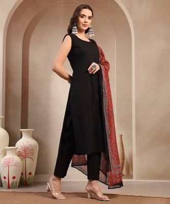 Women black red solid print kurta pant  with dupatta set stitched 4