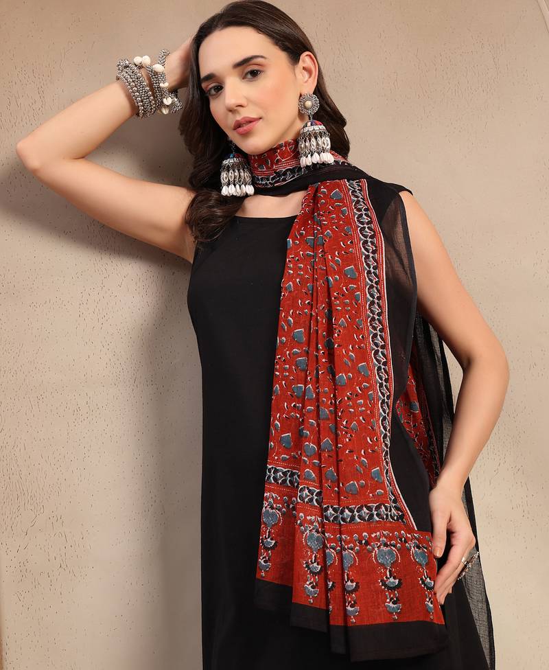 Women black red solid print kurta pant  with dupatta set stitched