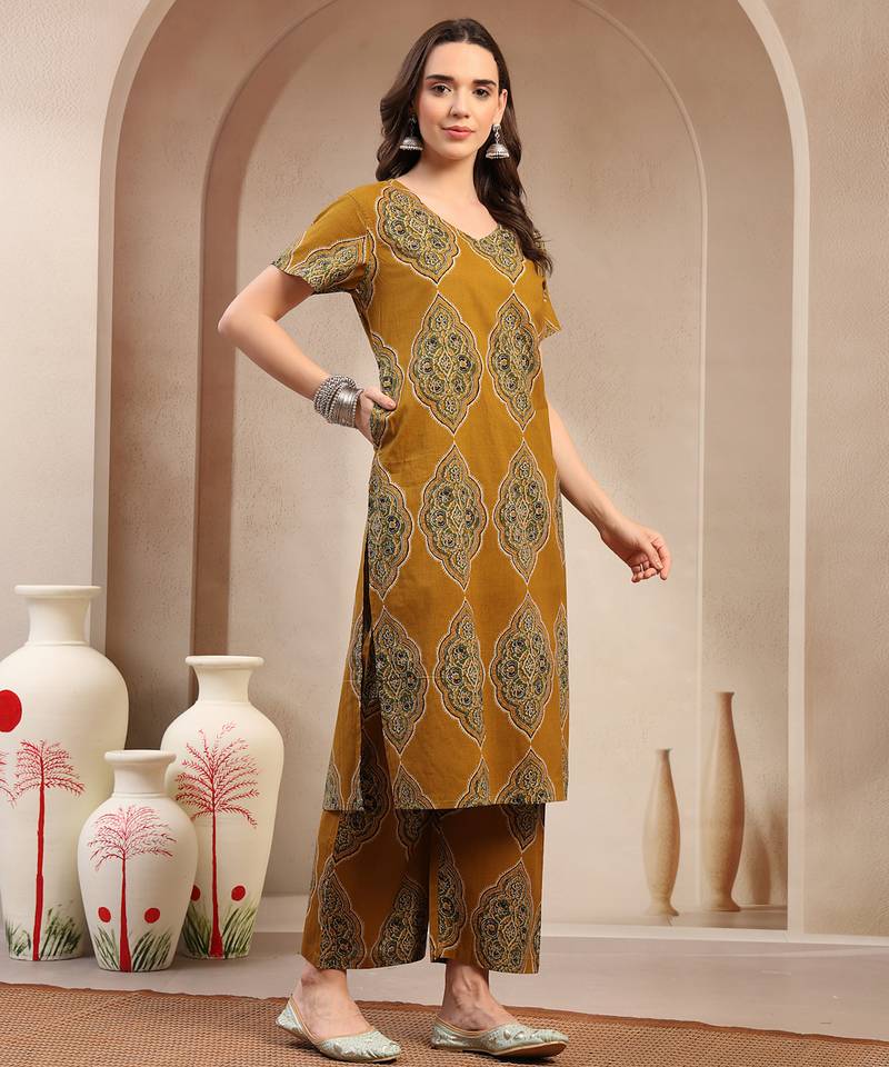 Women yellow printed straigth kurta with pyjama  set stitched