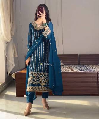 Navy-blue embroidered straight suit 3