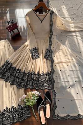 Beige embroidered palazzo set 3