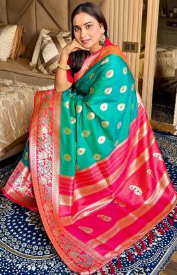 green color art silk saree with contrast blouse 3