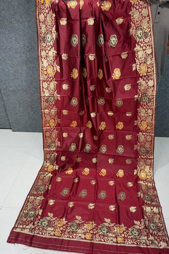 red color banarasi art silk saree with plain blouse