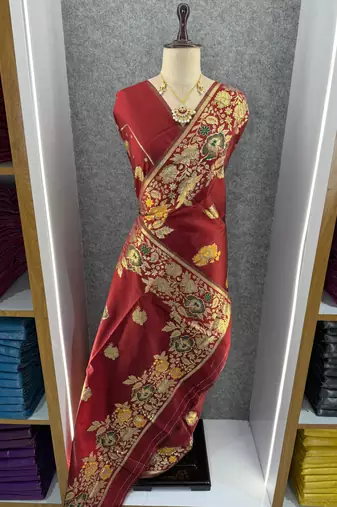 red color banarasi art silk saree with plain blouse