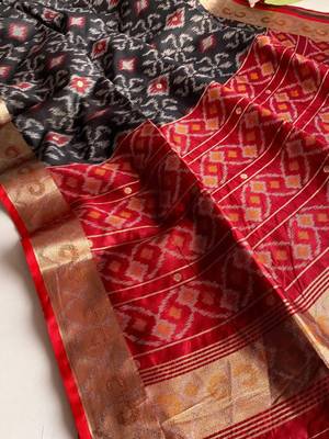 black color art silk saree with contrast blouse 2