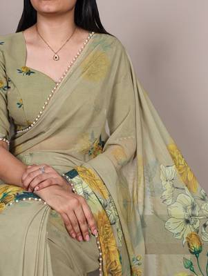 Graceful flow marble floral printed saree with delicate pearl lace 2