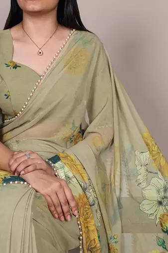 Graceful flow marble floral printed saree with delicate pearl lace