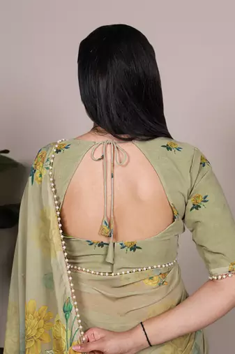 Graceful flow marble floral printed saree with delicate pearl lace