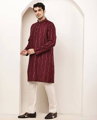 Men’s onyx maroon textured threadwork kurta 2