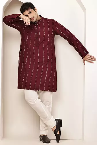 Men’s onyx maroon textured threadwork kurta
