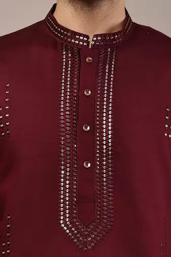 Men’s ivory maroon textured threadwork kurta