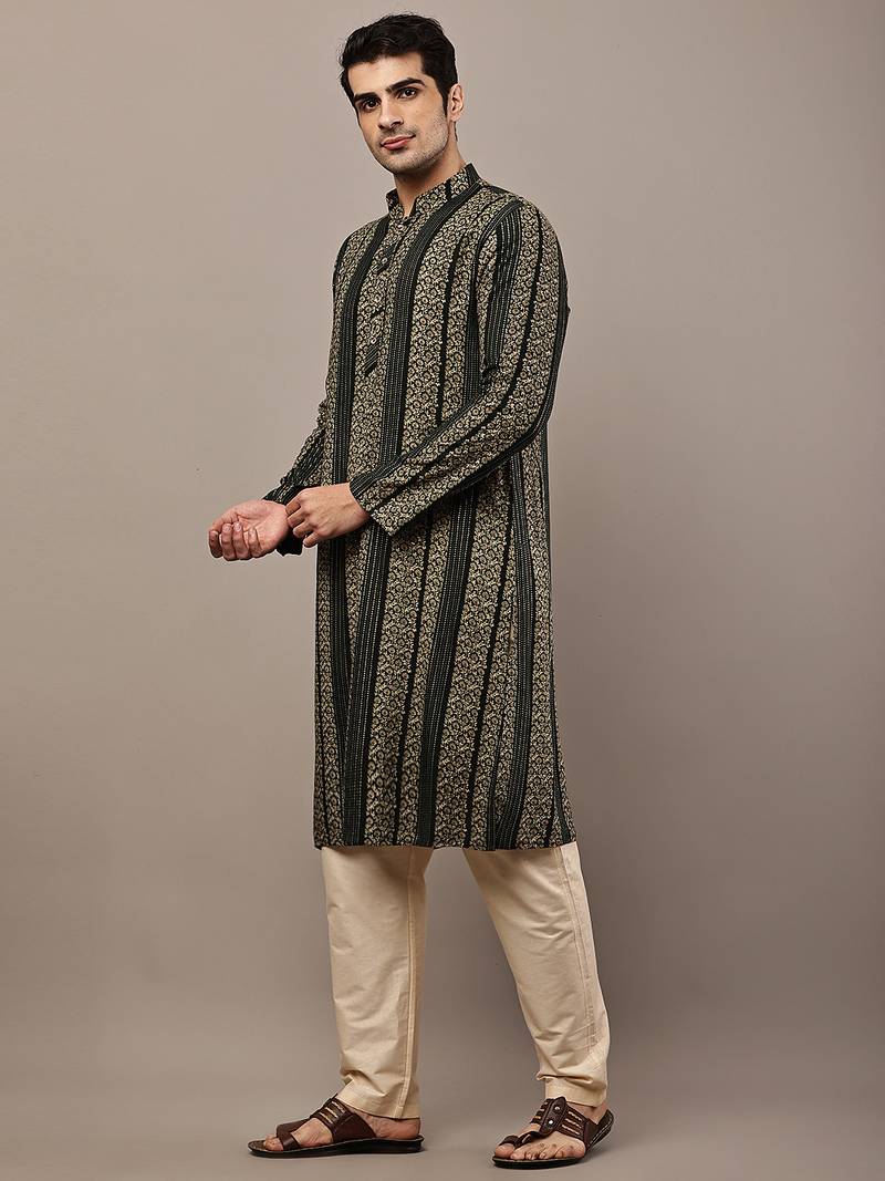 Men’s bottle green textured threadwork kurta