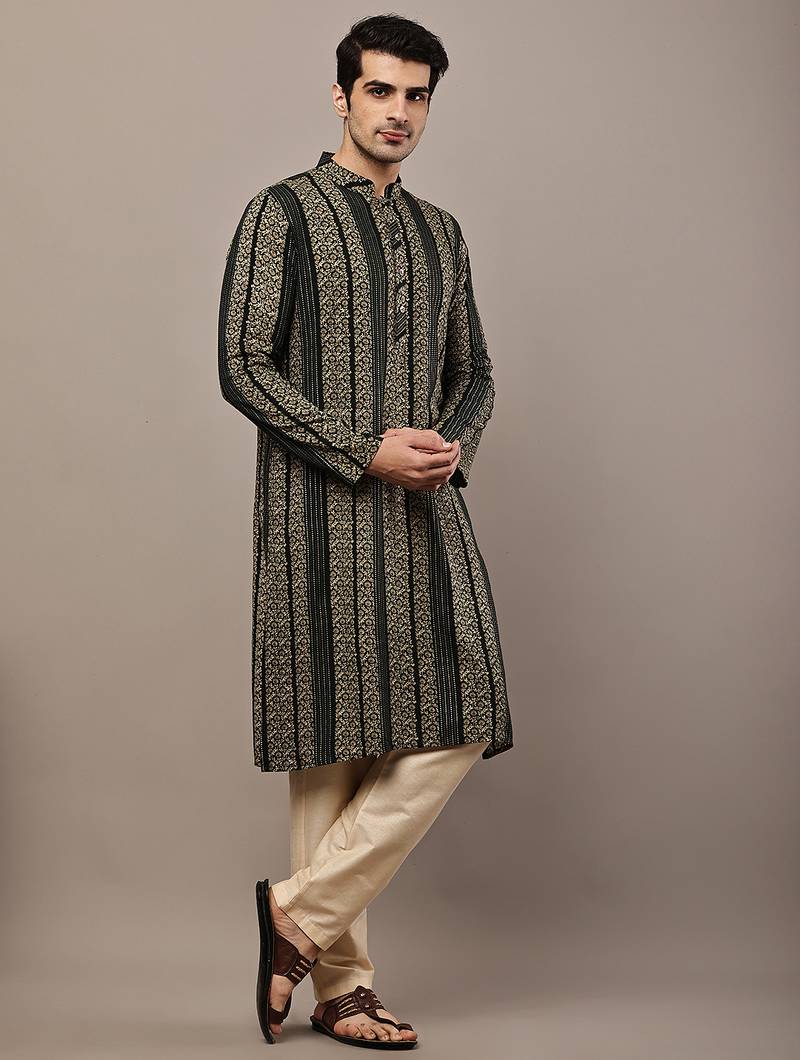 Men’s bottle green textured threadwork kurta