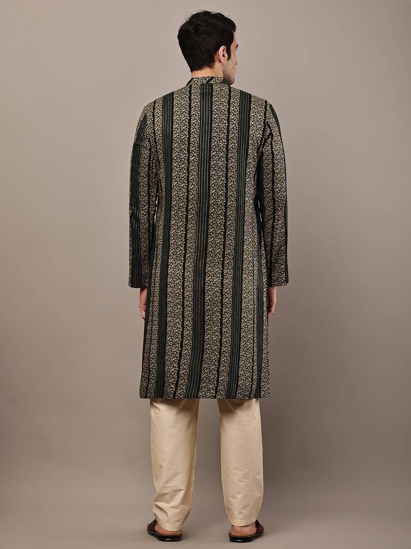Men’s bottle green textured threadwork kurta