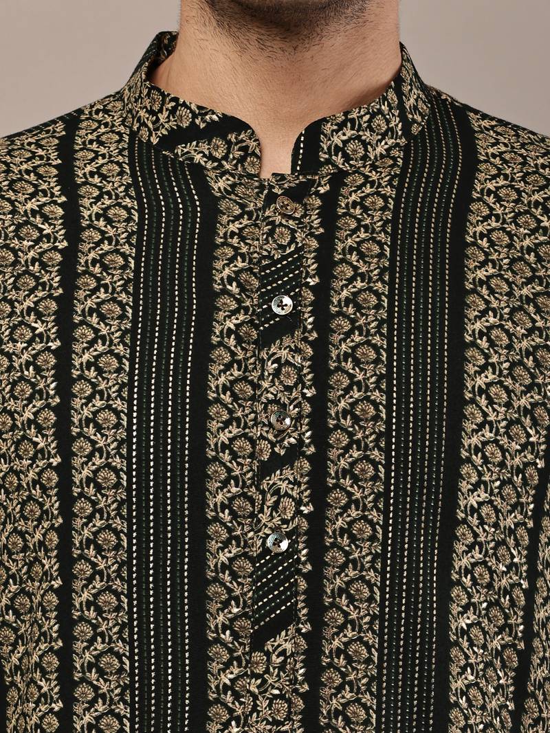 Men’s bottle green textured threadwork kurta
