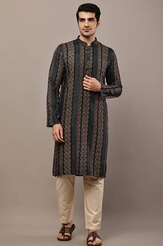Men’s navy blue textured threadwork kurta