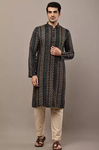 Men’s navy blue textured threadwork kurta