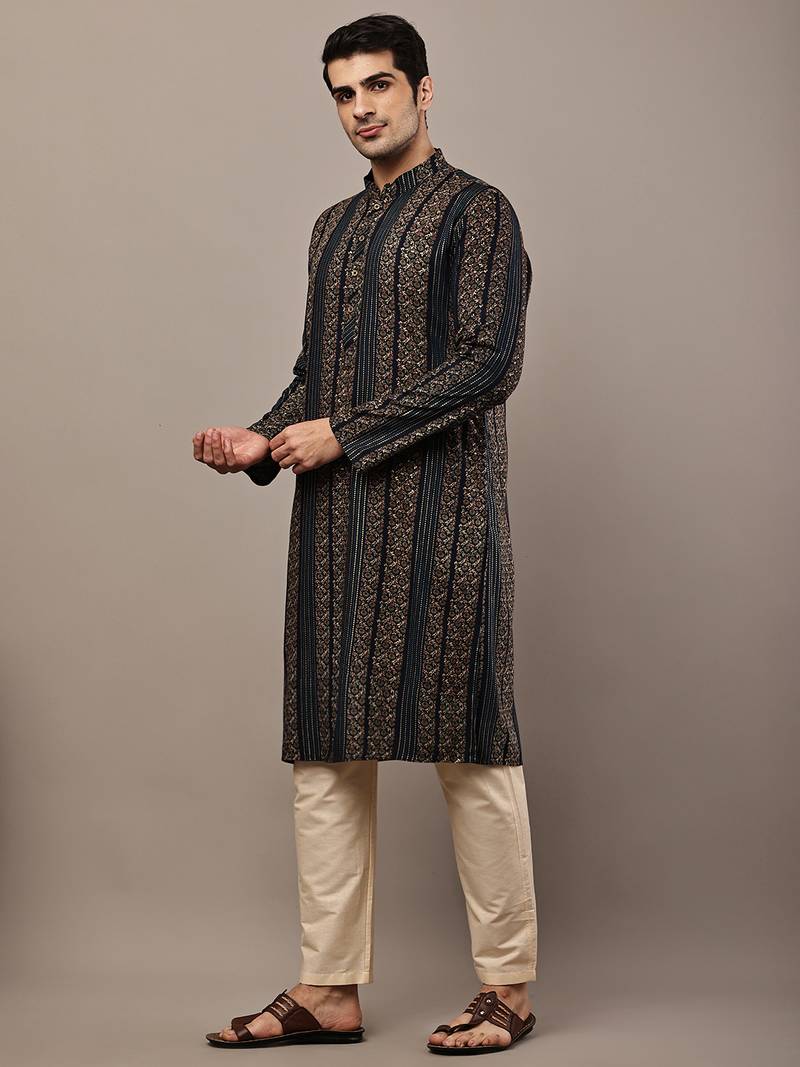 Men’s navy blue textured threadwork kurta