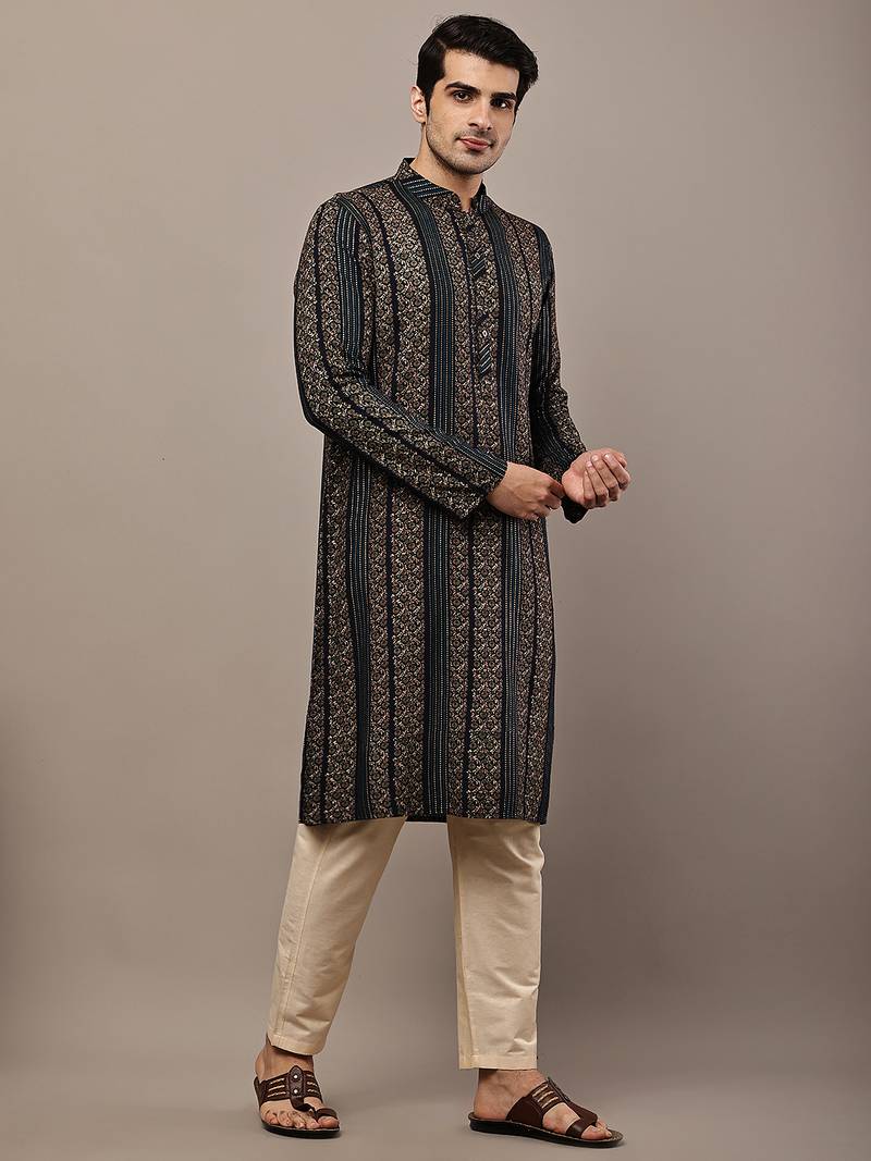 Men’s navy blue textured threadwork kurta