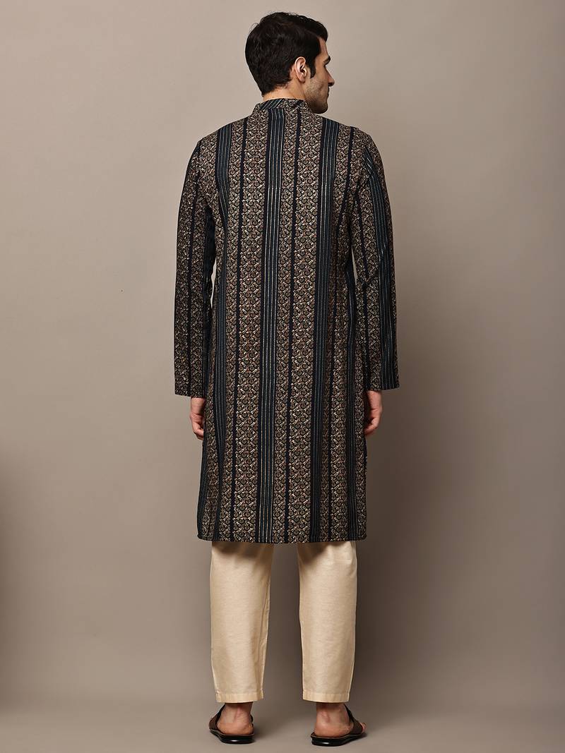 Men’s navy blue textured threadwork kurta