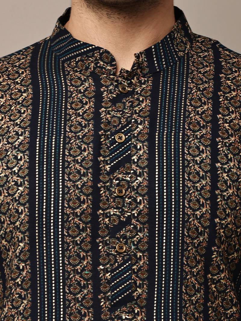 Men’s navy blue textured threadwork kurta