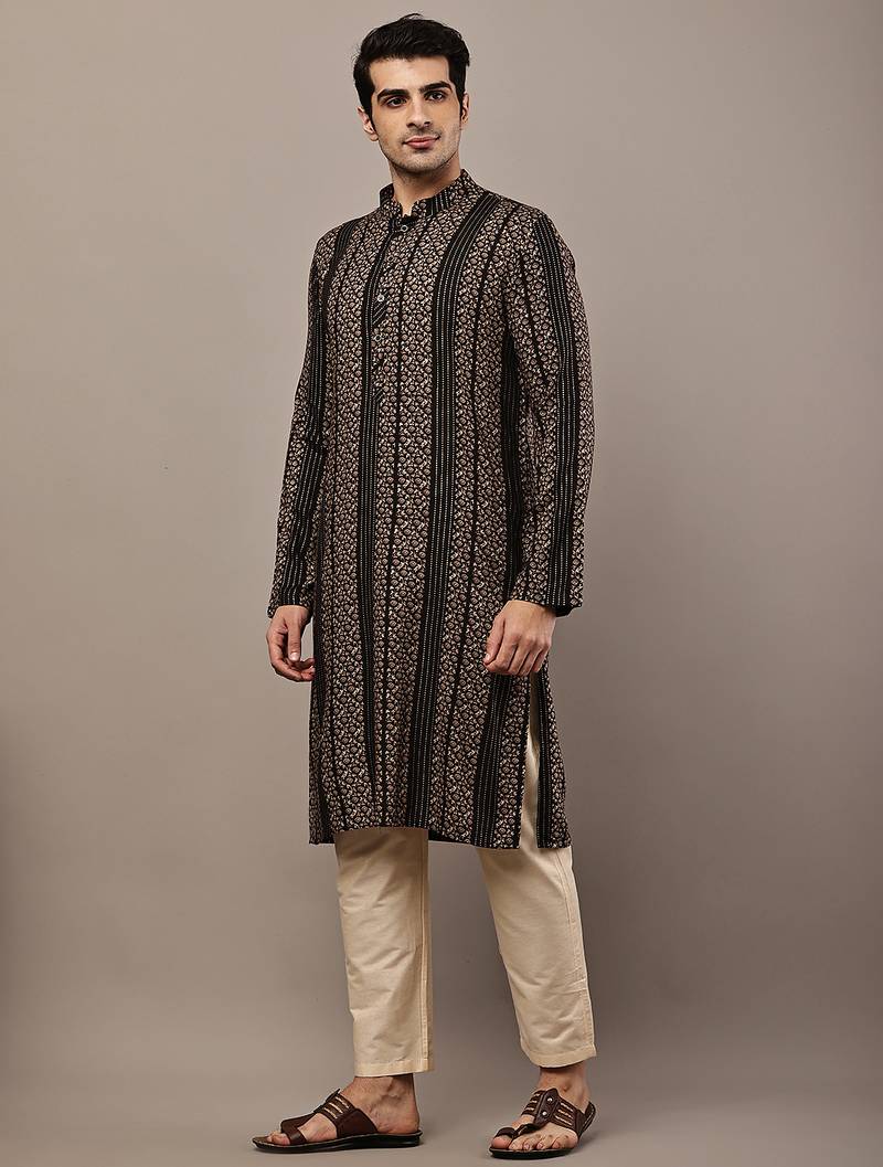 Men’s black textured threadwork kurta