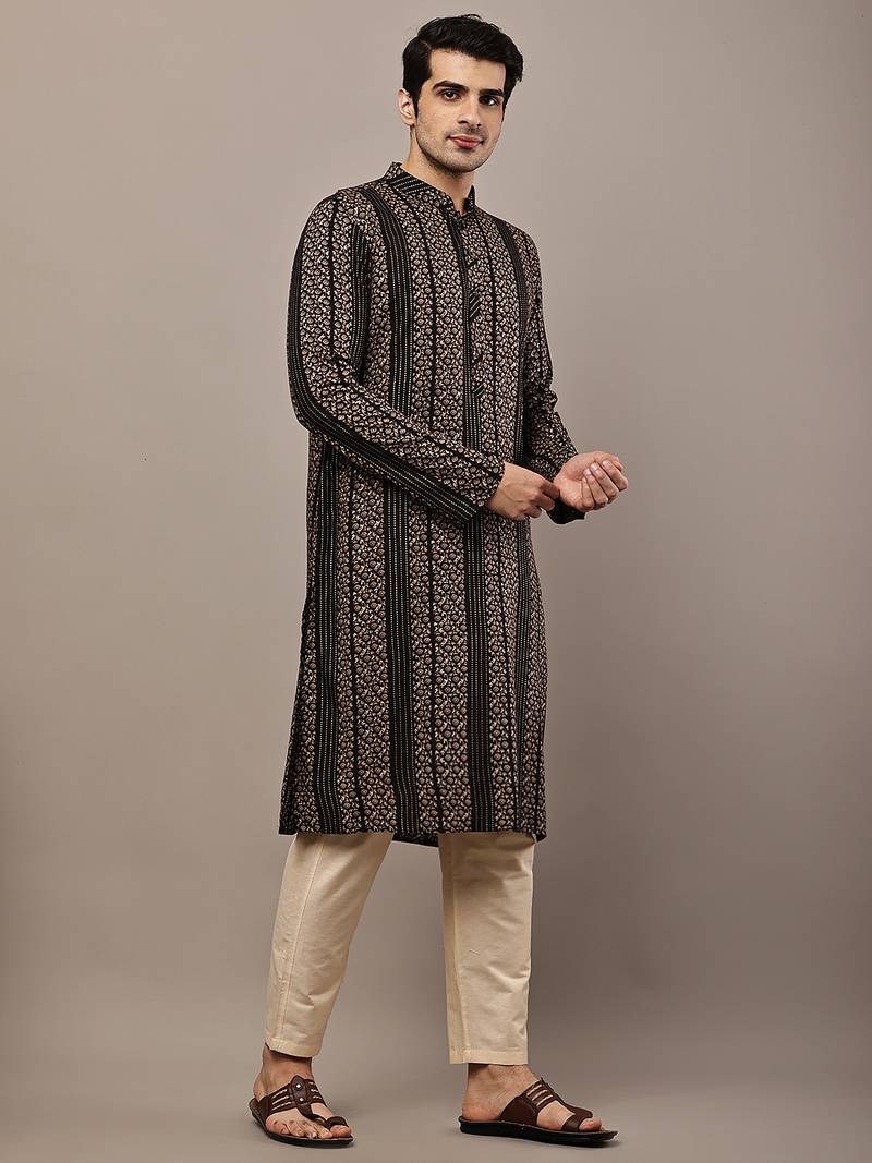 Men’s black textured threadwork kurta