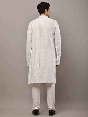 Men’s white textured embroidered kurta 4