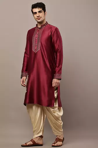 Men’s maroon embroidered kurta with contrast threadwork & decorative motif