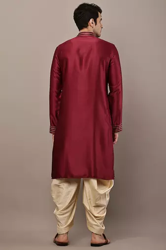 Men’s maroon embroidered kurta with contrast threadwork & decorative motif