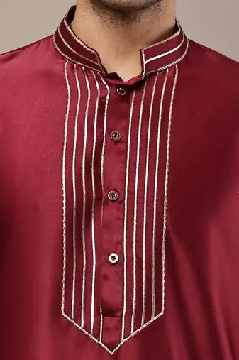Men’s maroon embroidered kurta with contrast threadwork & decorative motif