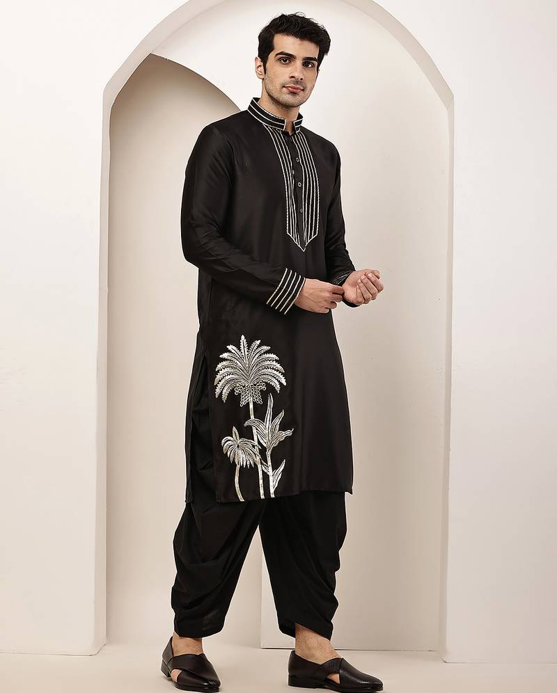 Men’s black embroidered kurta with contrast threadwork & decorative motif