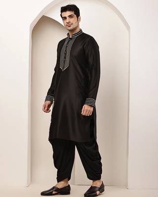 Men’s black embroidered kurta with contrast threadwork & decorative motif 3