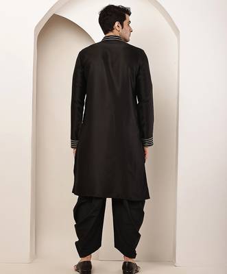 Men’s black embroidered kurta with contrast threadwork & decorative motif 4