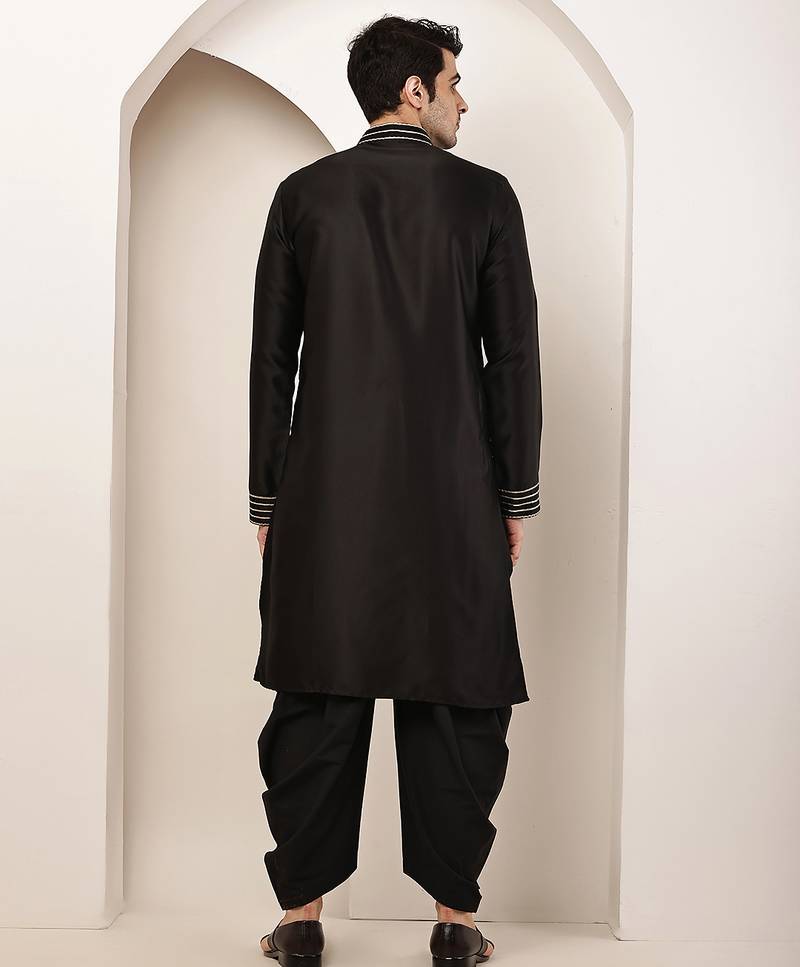Men’s black embroidered kurta with contrast threadwork & decorative motif