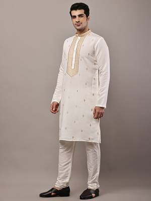 Men’s  off-white embroidered kurta set 3