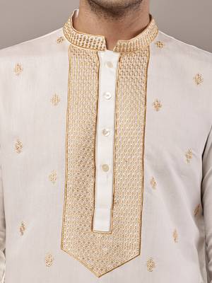 Men’s  off-white embroidered kurta set 5