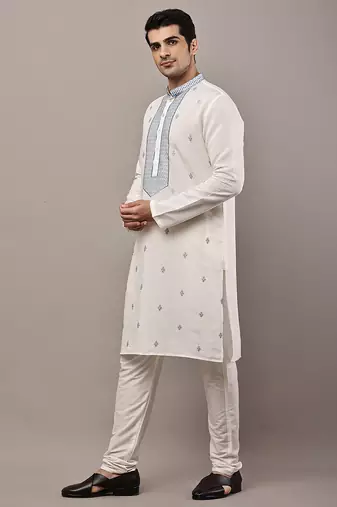Men’s off-white embroidered kurta
