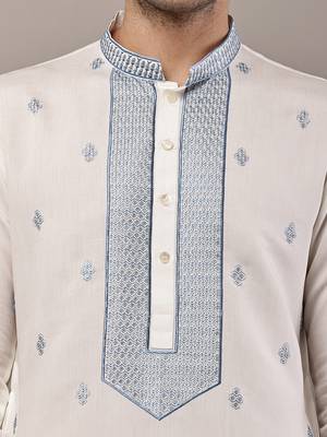 Men’s off-white embroidered kurta 5