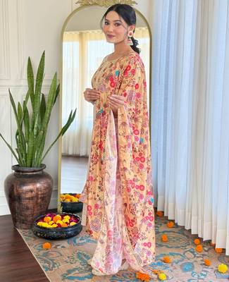 Off-white embroidered kurta set 1
