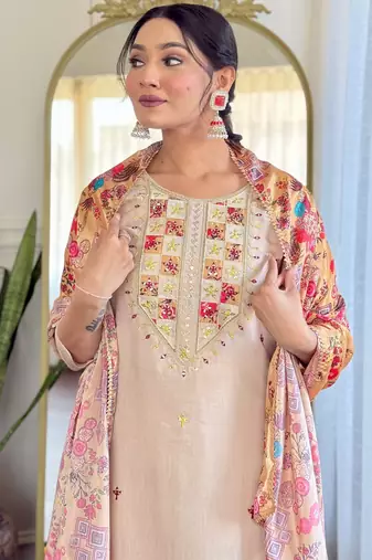 Off-white embroidered kurta set