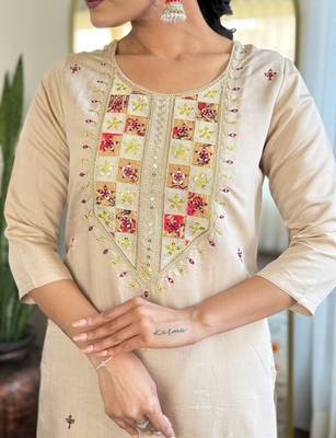 Off-white embroidered kurta set 3