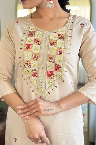 Off-white embroidered kurta set