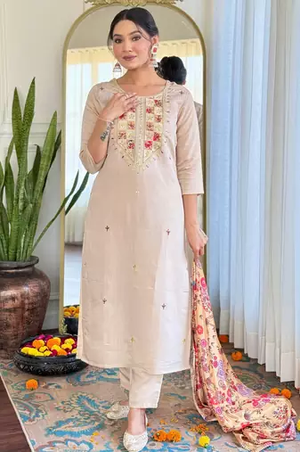 Off-white embroidered kurta set