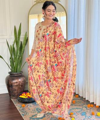 Off-white embroidered kurta set 5
