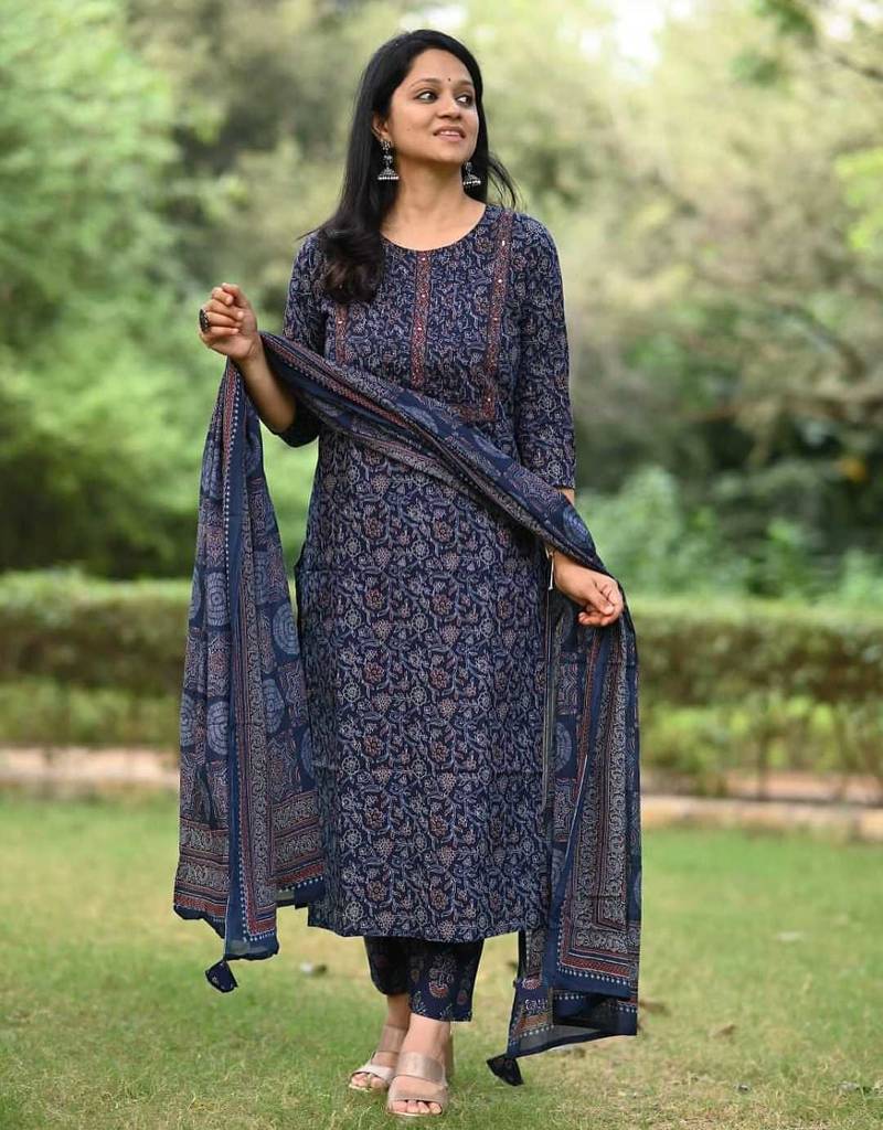Straight cotton printed embroiderd kurta pant and dupatta set