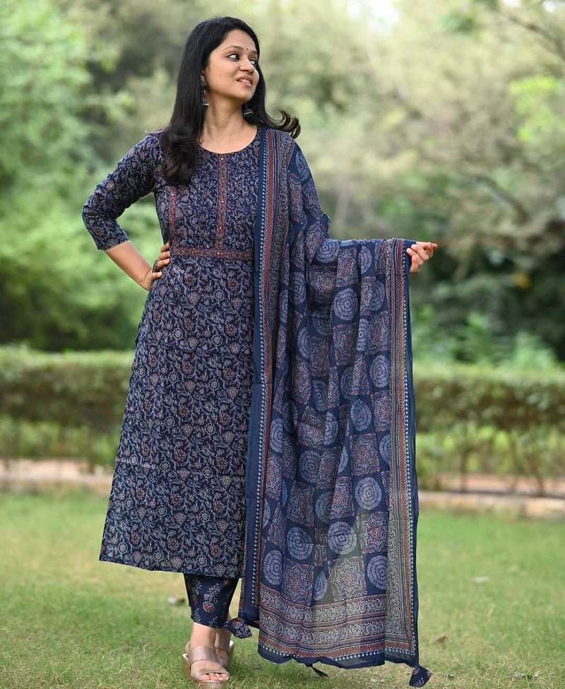 Straight cotton printed embroiderd kurta pant and dupatta set